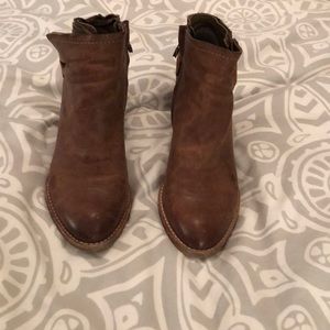 Dolce Vita brown ankle booties